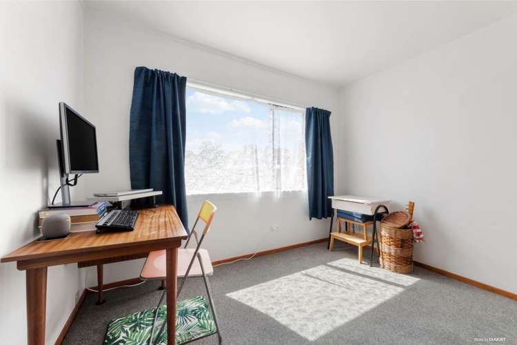 28 Selak Place Glen Eden_19