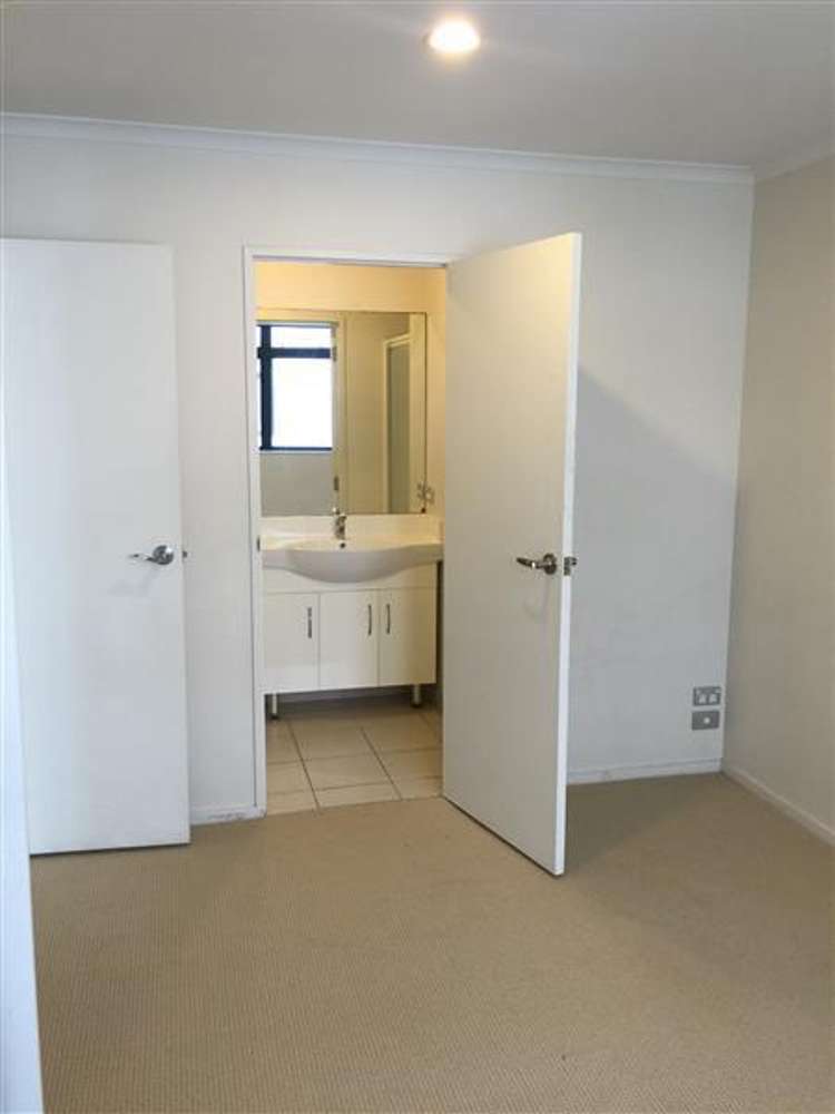 B402/176 Broadway Newmarket_5