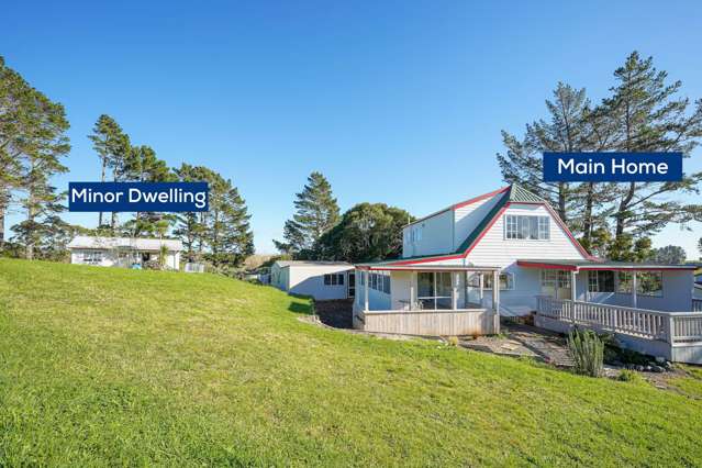 Two homes, one hectare in Stillwater