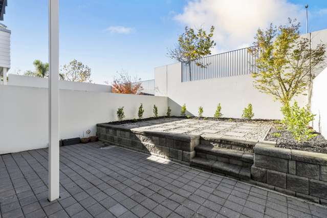 D2/71 Spencer Road Oteha_1