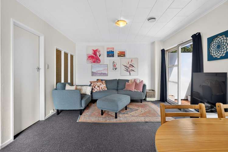 8 Cyril Way Paparangi_8