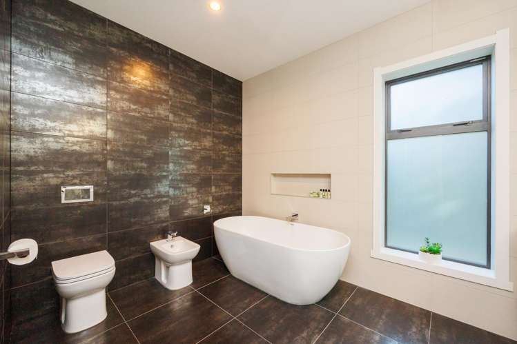 21 The Strand Fitzherbert_23