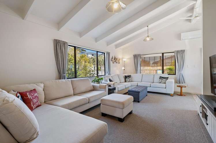 2/15 Dobell Road Stanmore Bay_8