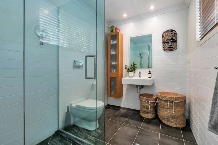 42 Landing Road Titirangi_13