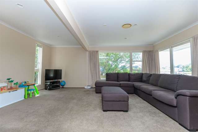 29 Kahikatea Grove Paparangi_1