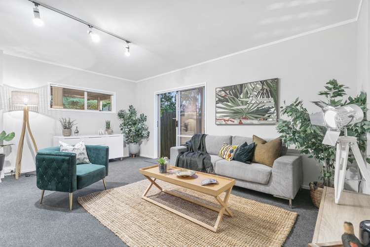 15 Longfellow Parade Glen Eden_13