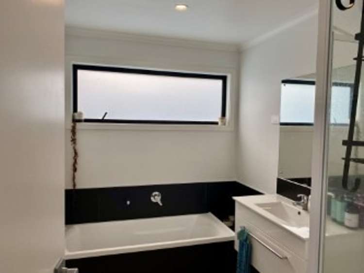 65 Featherstone Drive 2743_10