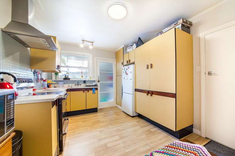 2/4 Erson Avenue Royal Oak_4