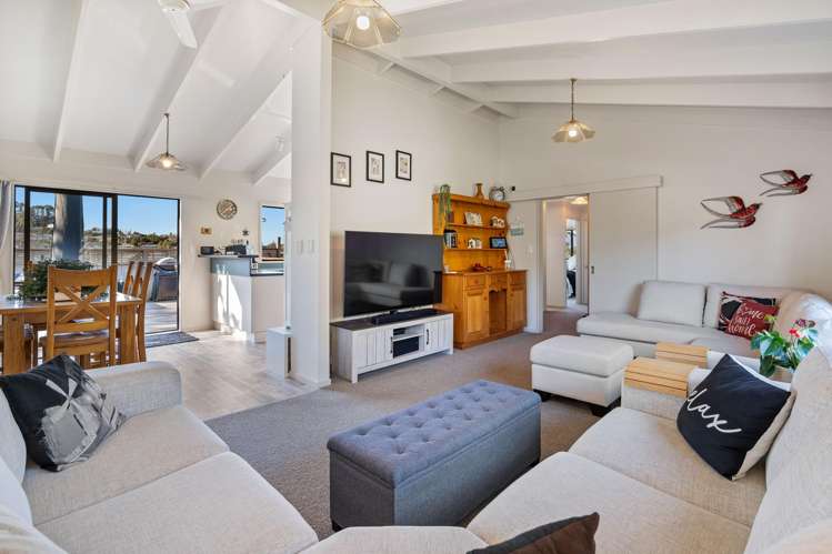 2/15 Dobell Road Stanmore Bay_10
