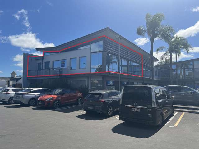 QUALITY FIRST FLOOR WITH LIFT ACCESS 