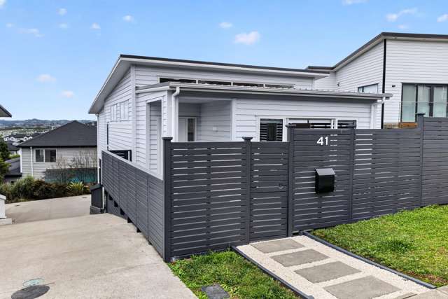 Sunny, Easy-Care Living in the Heart of Orewa