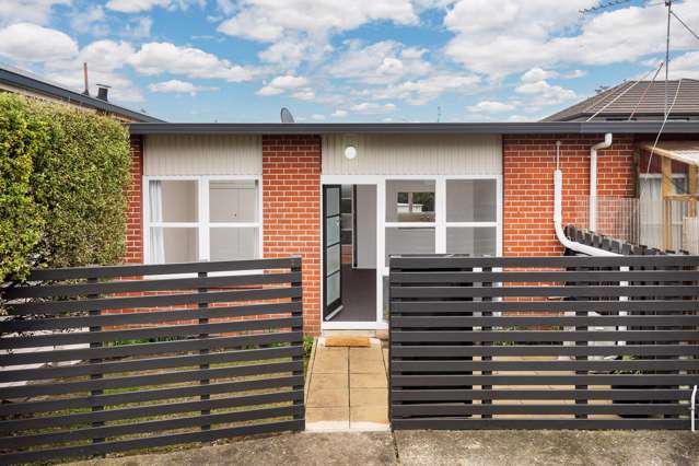 Sunny, Private & Perfectly Positioned