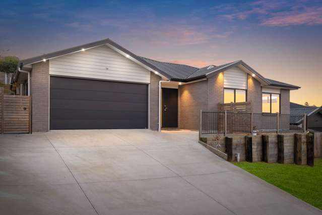Grand Family Living - A MUST SELL!