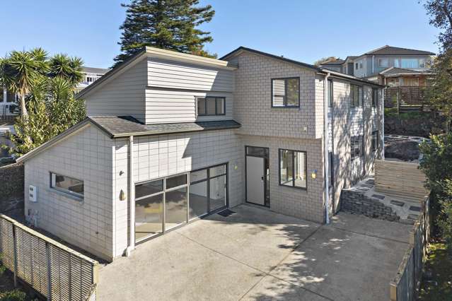 SUBSTANTIAL FAMILY LIVING: SLOPES OF ONE TREE HILL