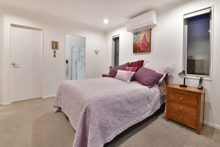 8 Sibling Court Silverdale_13