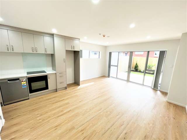 MODERN GROUND LEVEL - SPACIOUS & CENTRAL