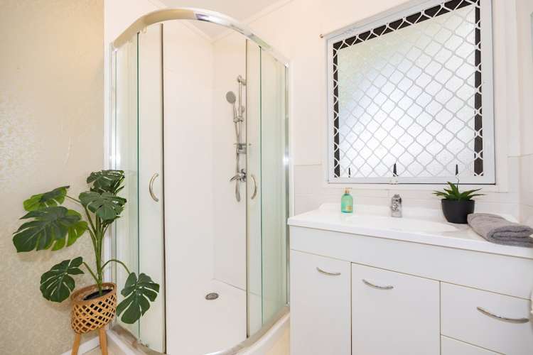 2/48 Hogans Road Glenfield_11