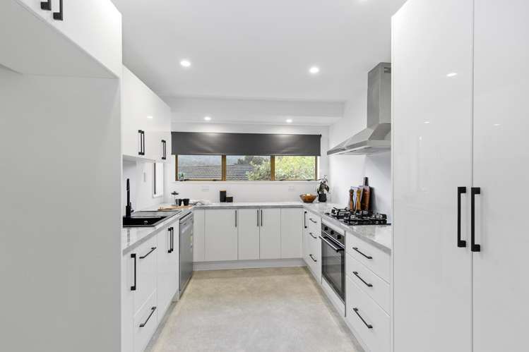 8 Bogle Grove Stokes Valley_11