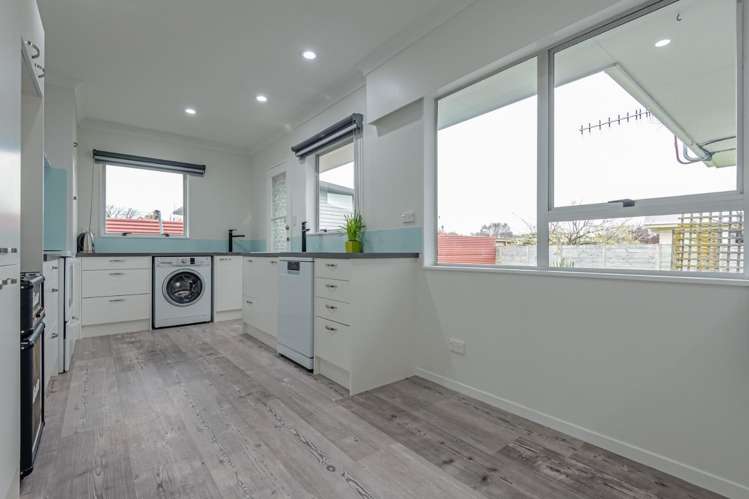 10 Hollows Crescent Takaro_2