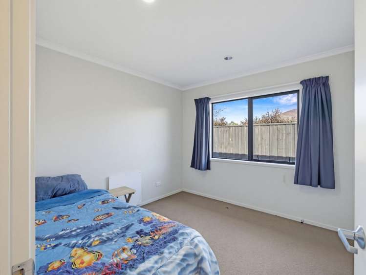 32 Burford Way 11103_13