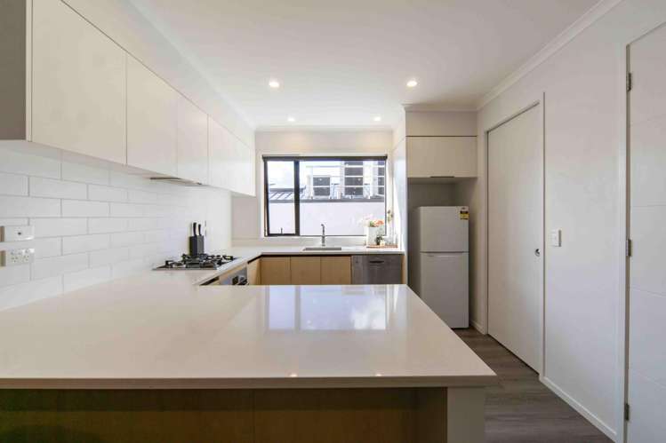 14/182 London Street Hamilton Central_1