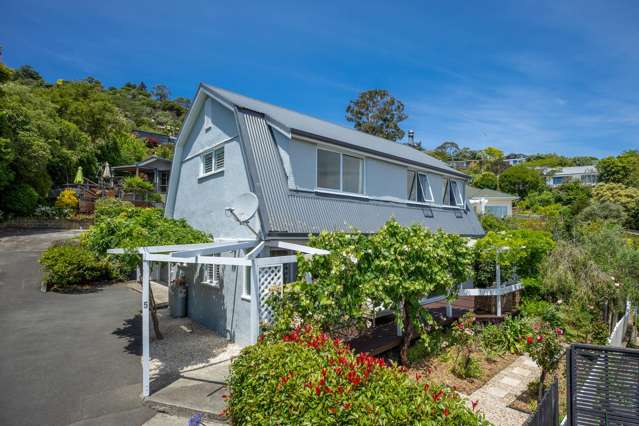 Cape Cod Charm Above Tahunanui