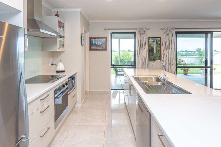 33 Magnolia Crescent Tawhero_6