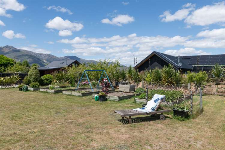 14 Hewson Crescent Lake Hawea_2