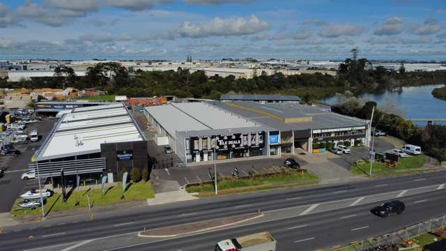High Profile Warehouse & Showroom