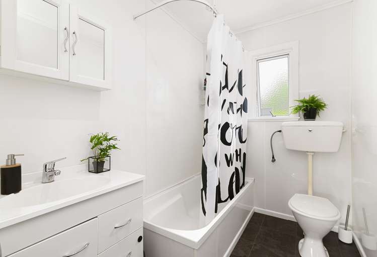 21 Mckenzie Road Owhata_12