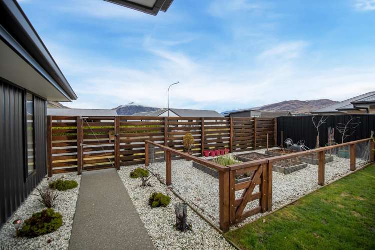 11 Sandford Terrace Lower Shotover_19