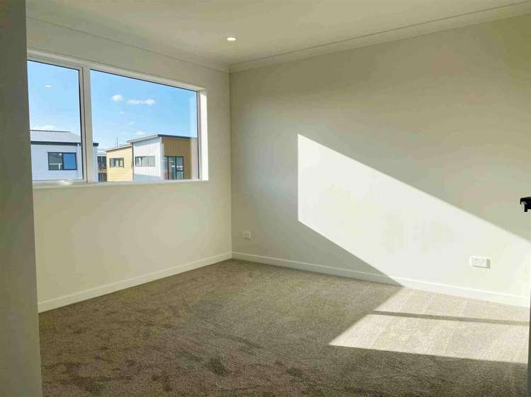 2 Longview Oak Lane Papakura_15