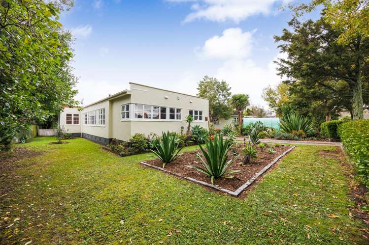 70 Savage Crescent West End_16