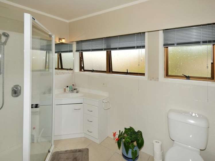 1/108 Ocean View Road Northcote_7