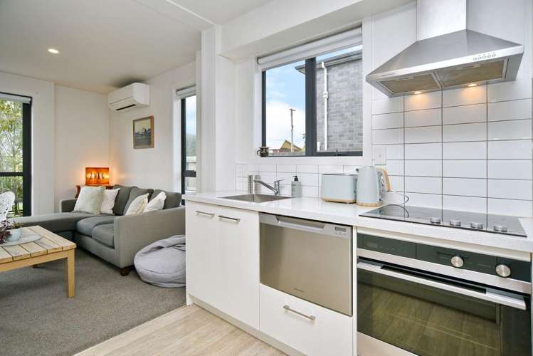 14/14 Buffon Street Waltham_6