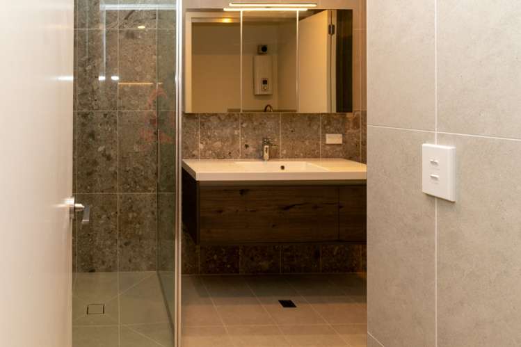 205/2 Grahame Breed Drive Three Kings_5