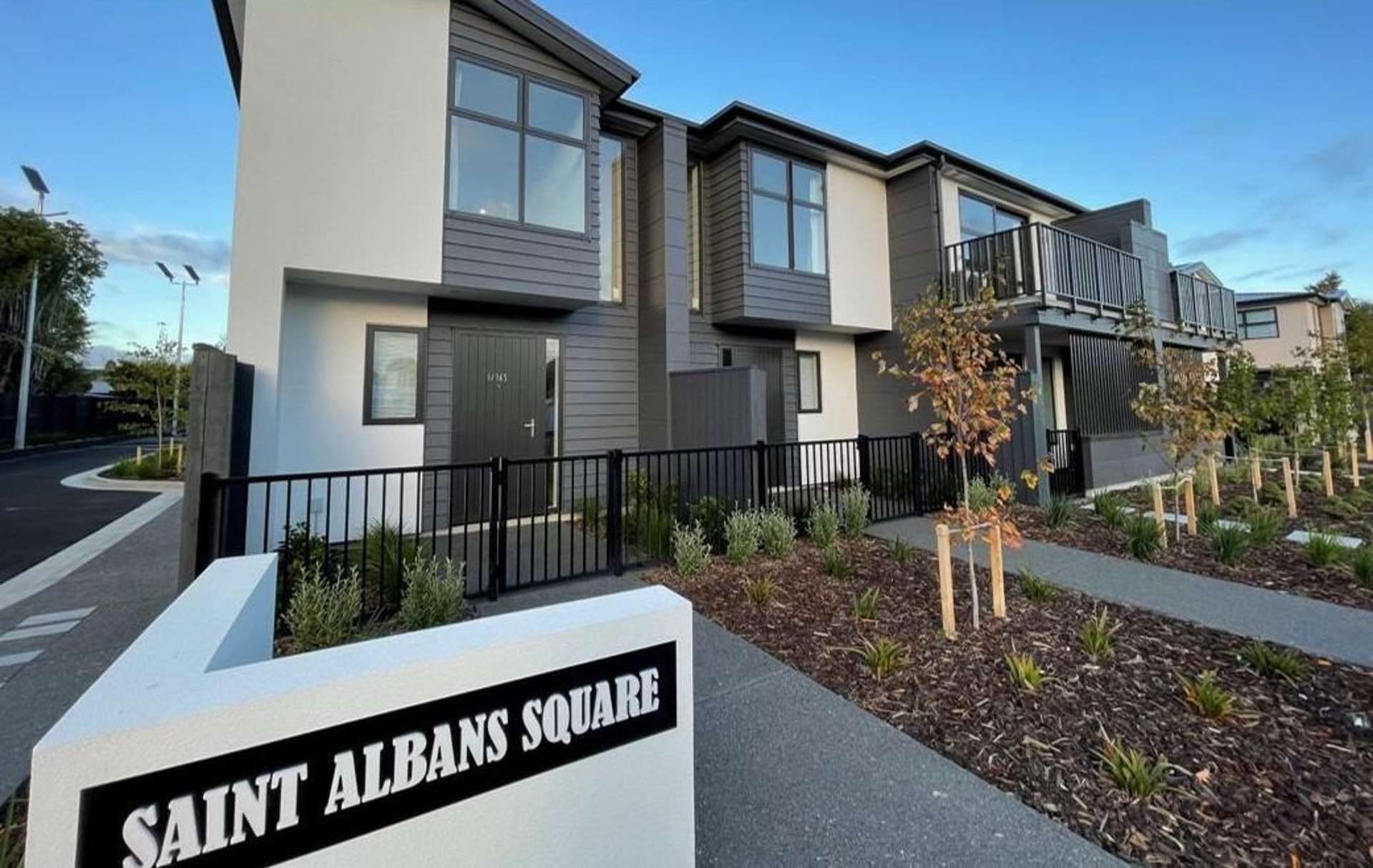 2/165 Cranford Street St Albans_0