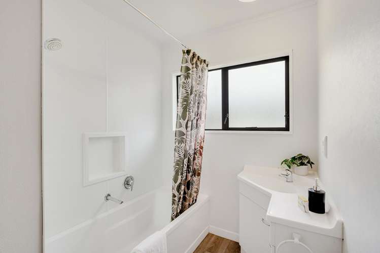 76A Kahikatea Drive Melville_20