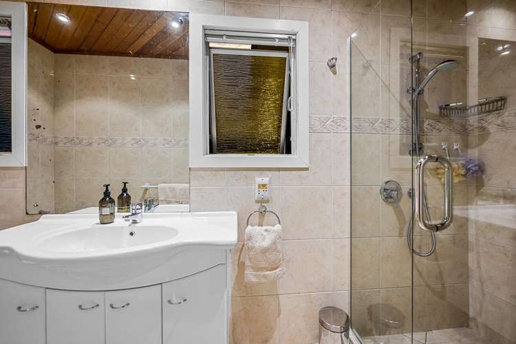 828 Ridge Road Riverhead_24