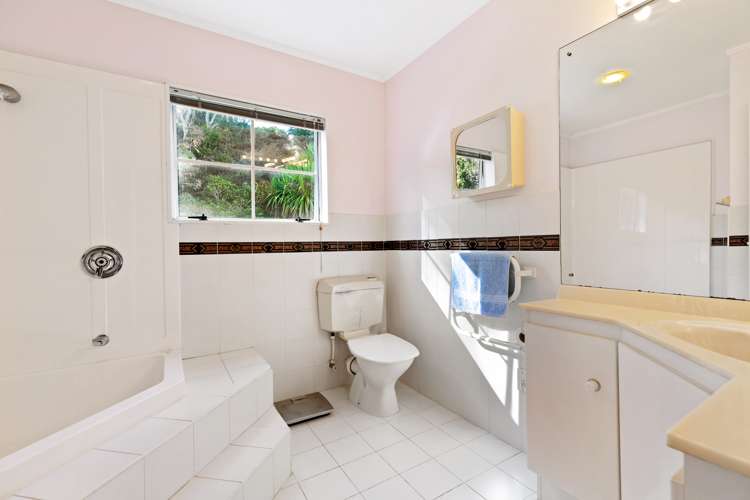 27 Woodfern Crescent Titirangi_16