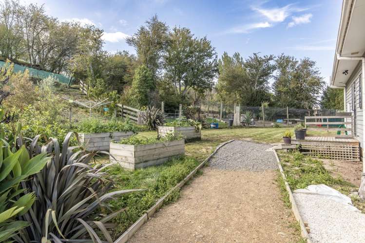 87 River Road Otane_31