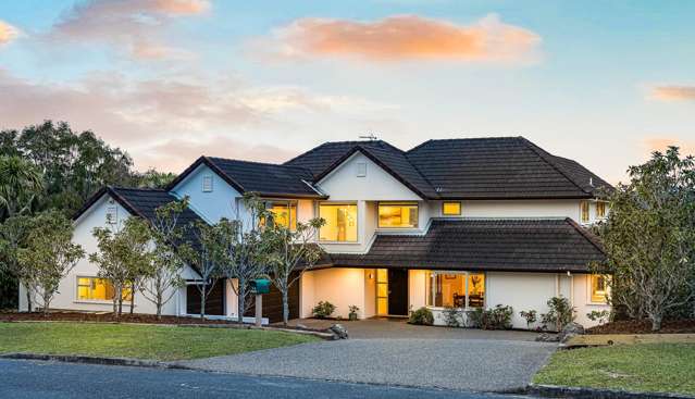 Sophisticated Family Living on a Grand Scale!