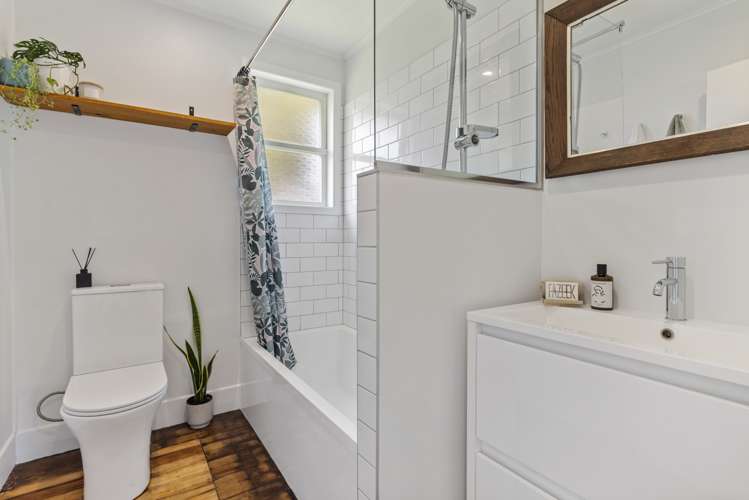 32 Amberley Avenue Te Atatu South_11