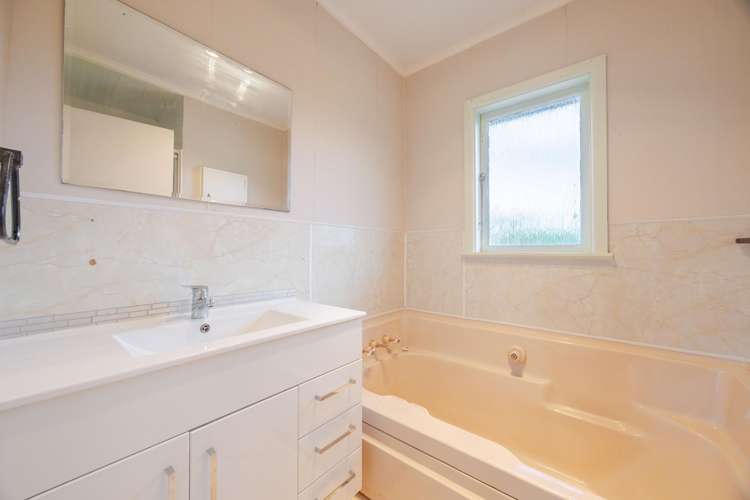 19 Howard Road Taradale_14