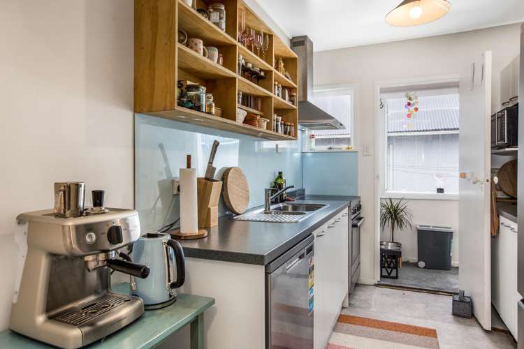 2/95A Freyberg Street Lyall Bay_5