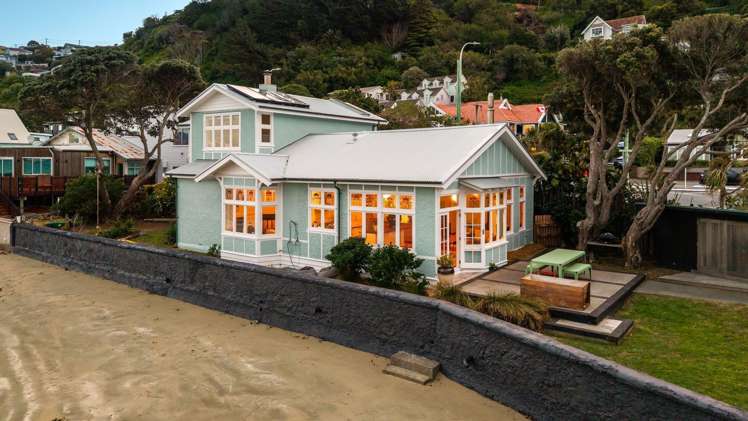 249 Queens Drive Lyall Bay_19