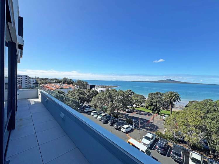 Unit 5/95 Hurstmere Road Takapuna_8