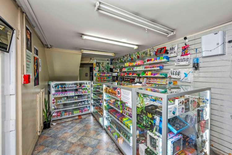 Unit J/11 Beach Road City Centre_5