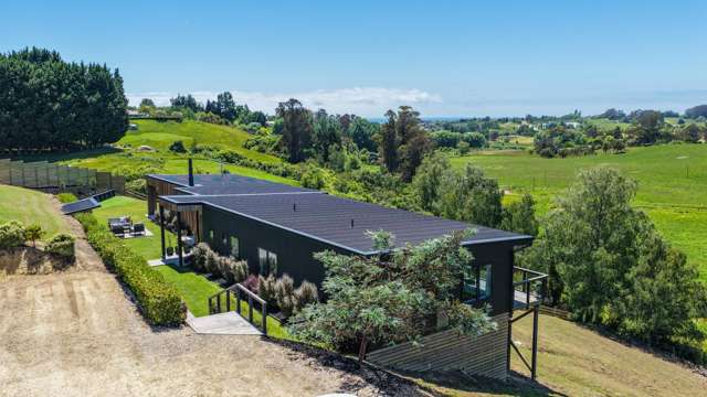 Ruby Bay - Tasman - Contemporary Stunner