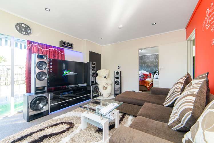 2/4 Eskdale Road Birkdale_5